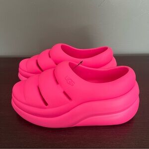 UGG Sport Yeah Clog Slip On Women's Size 8
Taffy pink
